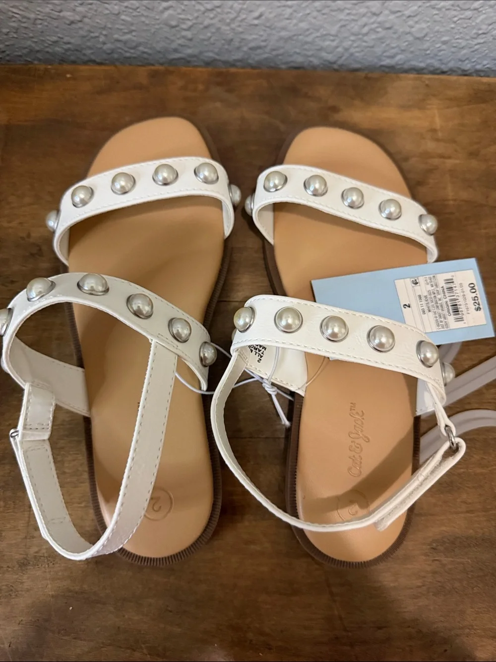 Cat & Jack White Pearl-Embellished Women’s Sandals size 2